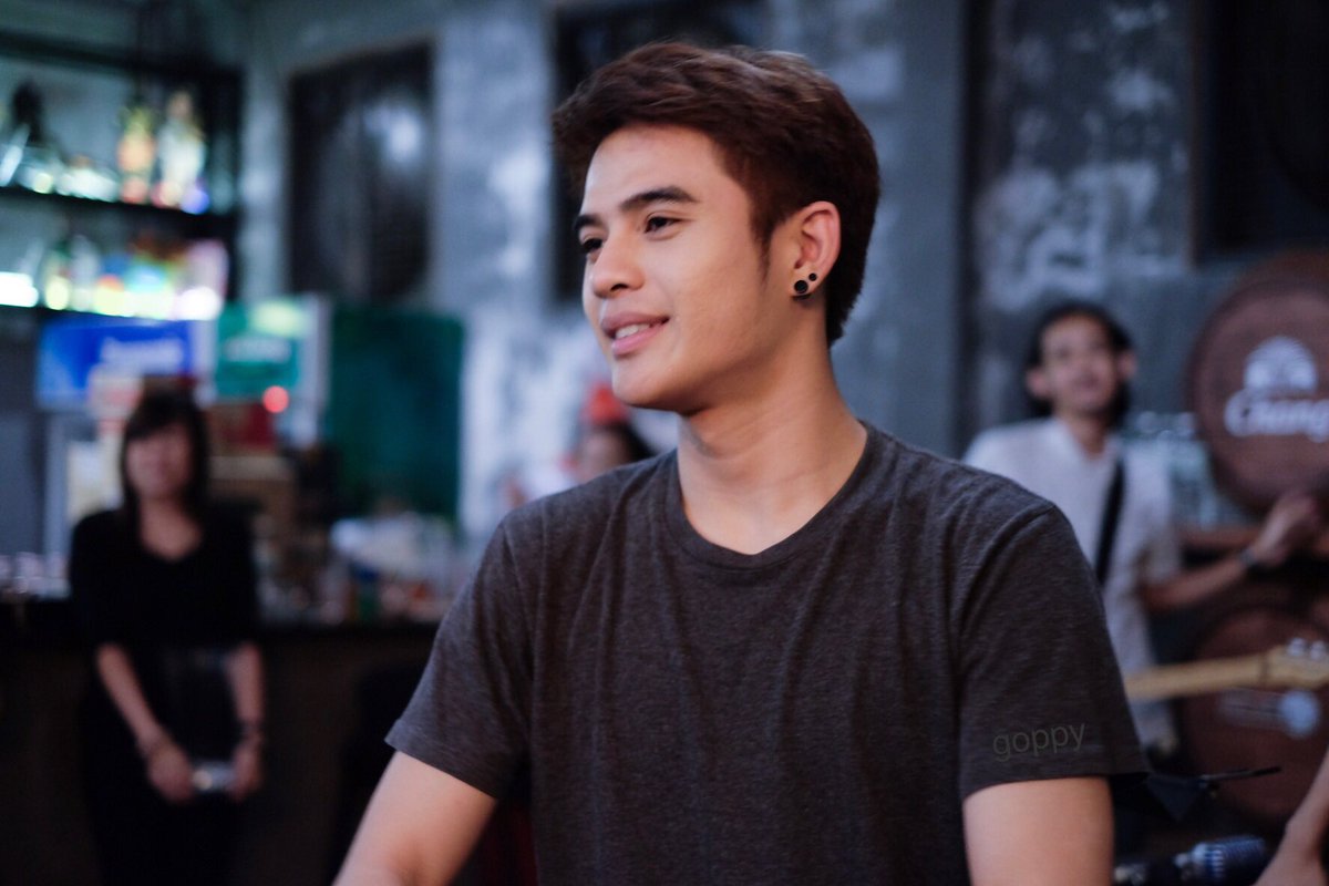 GoPpY__26's tweet photo. @Benz_jiraroj สุดท้ายของงานนี้ เจอกันอีกที 24 นะครับ คิดถึงอีกแล้ว 😊💕 #benzji #stillfriendsparty https://t.co/yhaqK9CHd2
