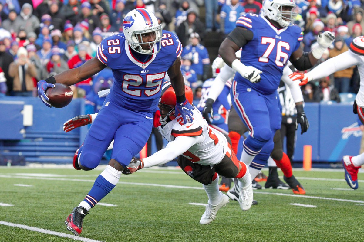 BuffaloBills's tweet image. "McCoy’s out there razzling and dazzling."

Another week, another big game for Shady: bufbills.co/nB8MY6