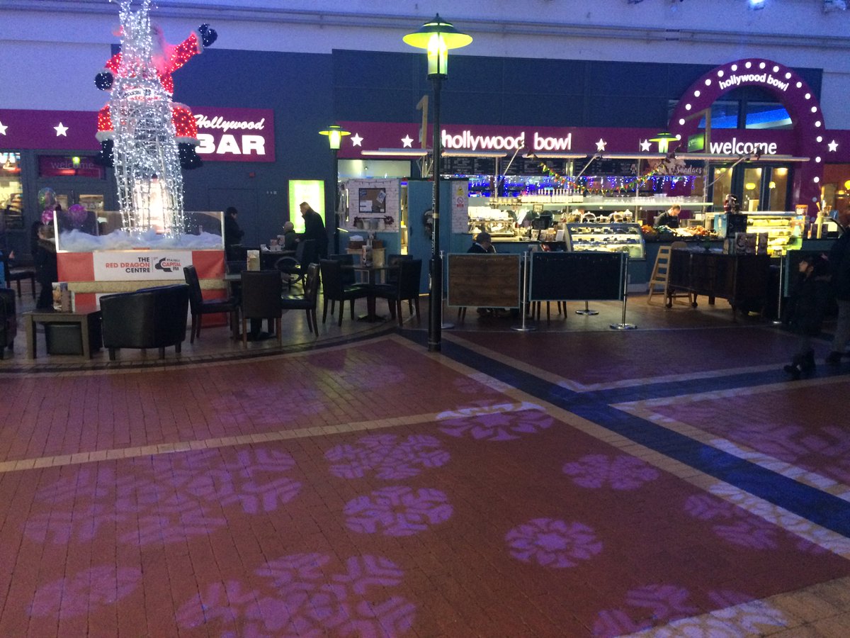 RedDragonCentre's tweet photo. Look how pretty and Christmassy we look! #FullOnFestiveFun https://t.co/Kq47XBZ3v4