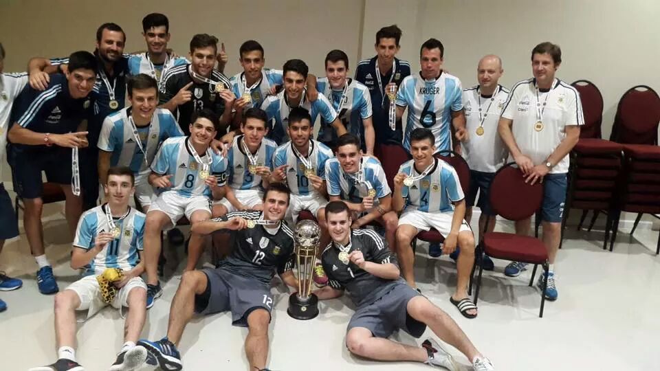 Felicitaciones al plantel y CT argentino y en especial a nuestro arquero y representante <a href="/MatiStarna/">Mati</a> por el titulo #SudamericanoSub20!!