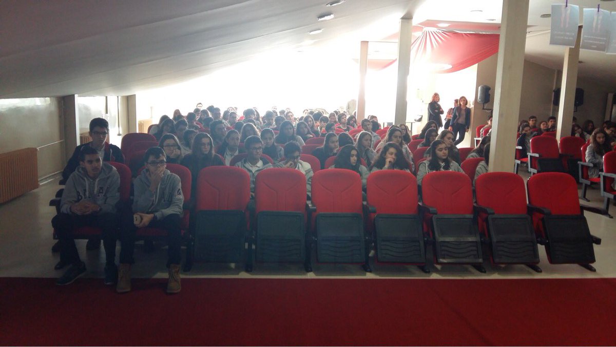 Geçtiğimiz cuma (16.12.16) Beşiktaş Atatürk Anadolu Lisesi'ndeydik. Genç arkadaşlarımızla çocuk istismarını konuştuk. Sorularını yanıtladık.