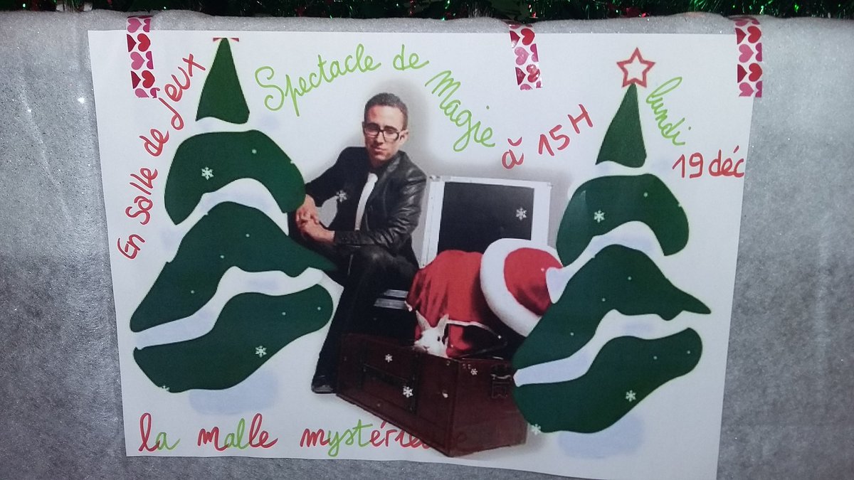 ange79360's tweet photo. @HopitaldeNiort 
Spectacle de Noël cet après midi en Pédiatrie avec François Demené et son joli spectacle "la malle mystérieuse" https://t.co/OE02g6w6fc