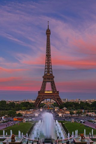 edcooleygallery's tweet photo. On the Eighth Day of Christmas My True Love Gave to Me: An Iconic Building https://t.co/VExkQf1xvK #EiffelTower #Paris #12DaysOfChristmas https://t.co/dIryvgcOQz