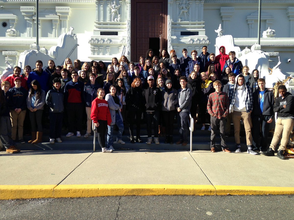 hunterhogewood's tweet photo. Great trip with BCC Comparative Religions class to a Buddhist temple, Hindu temple and an Islamic mosque in DC https://t.co/EYhaPC1iVG