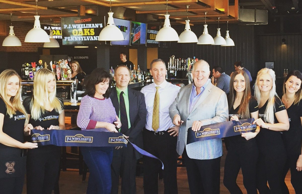 PJsPub's tweet photo. Cheers to #PJsOaks for a fantastic opening today! ๐ปโ๏ธ๐ป Be sure to stop by and check out the new digs! #pjsdoesitbetter https://t.co/OB9NAzSHAv