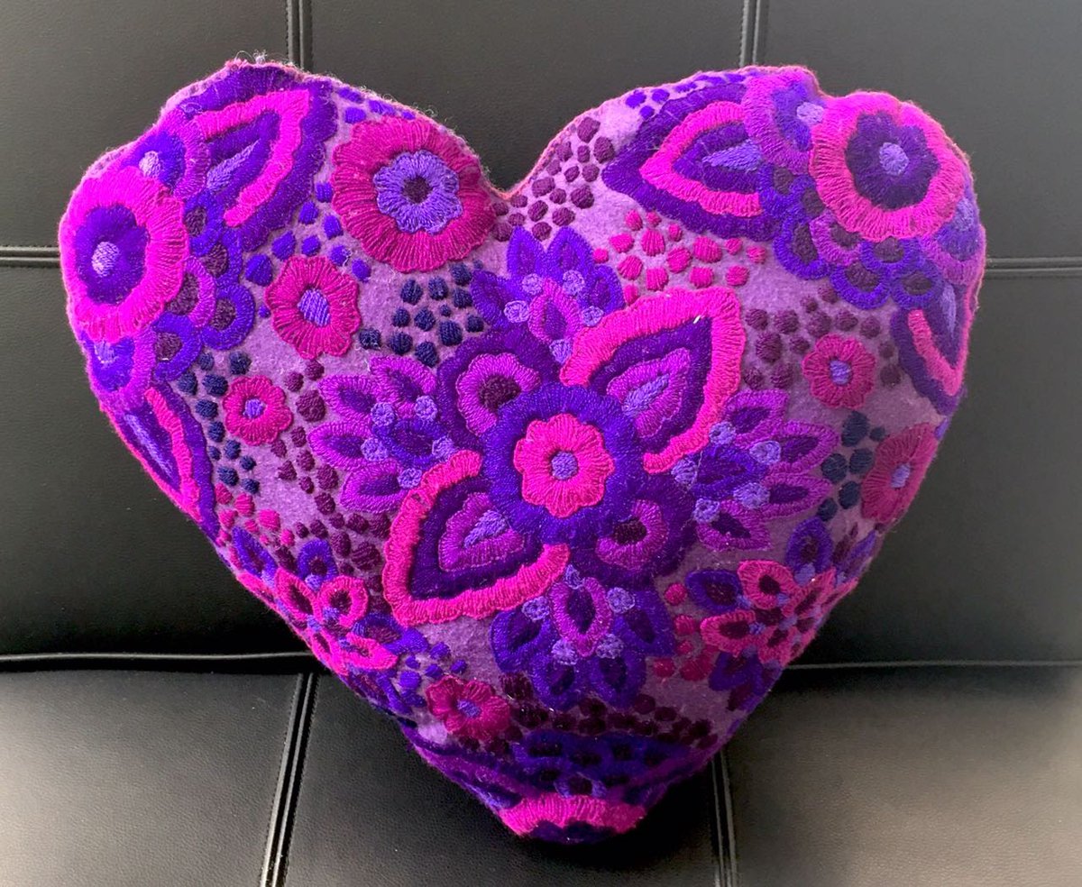 TreebolMx's tweet photo. Bellos cojines usos múltiples marca #TREEBOL disfrútalos.... a base de #TELARDECINTURA #ZINACANTÁN #CHIAPAS https://t.co/bL3FlpKRX5