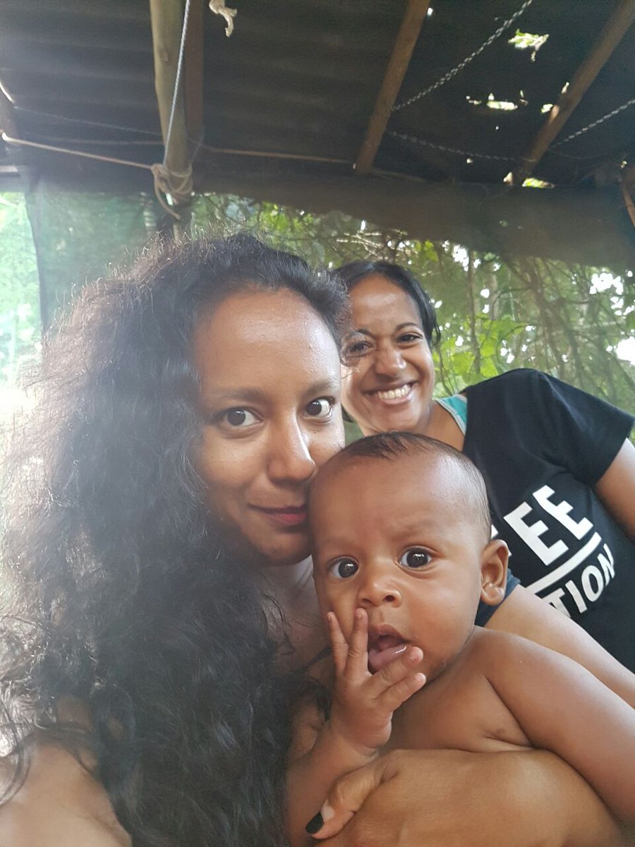 MelishiniP's tweet photo. "Omg! I just took a selfie with my aunty and mum just photo bombed it!" lol... https://t.co/5ATUJ0GBbL