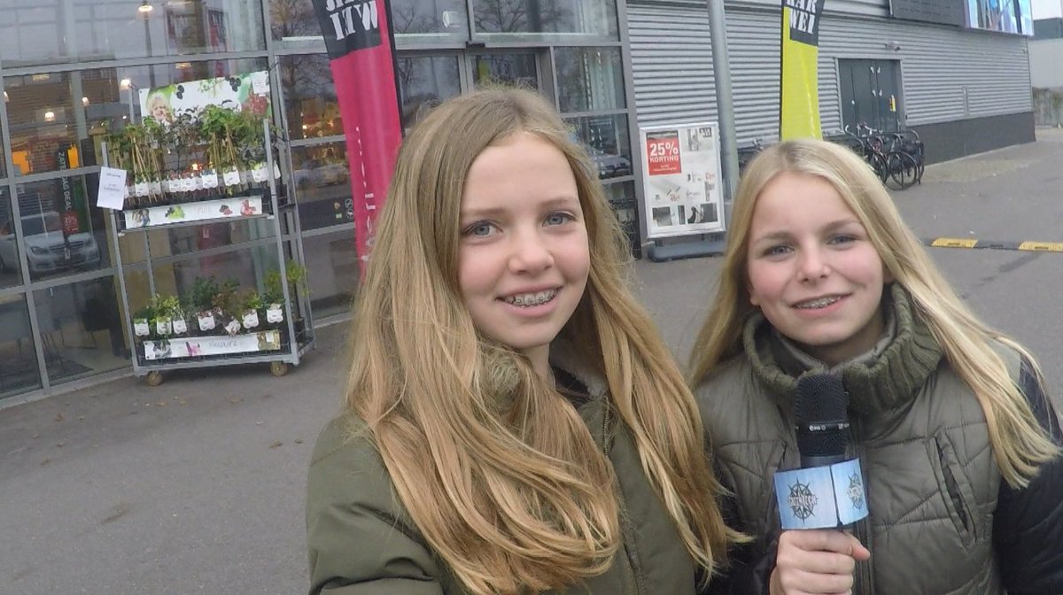 GreenTech_TV's tweet photo. "Zwart Wit kan altijd, dat zegt ook @Jan_des_Bouvrie". Positieve reactie van klant @KarweiEnschede over de Zwart Wit Lamellen van de meiden! https://t.co/oTAHDQqshx