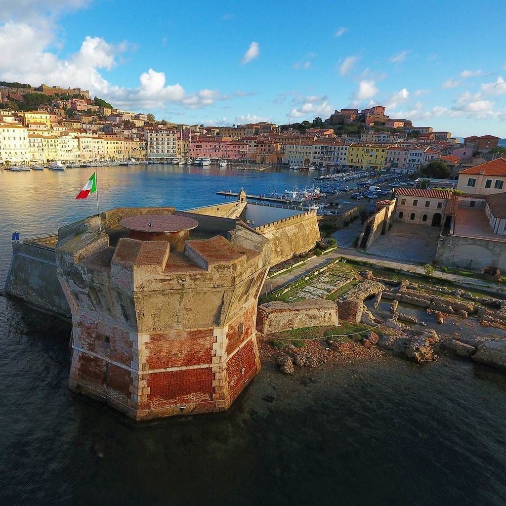 isoladelbaapp's tweet photo. https://t.co/RG35URgmZt 
Saluti dalla Calata di #portoferraio nello stupendo scatto di Ti… https://t.co/rGAtdPdLRA https://t.co/7eMnkUJmAT