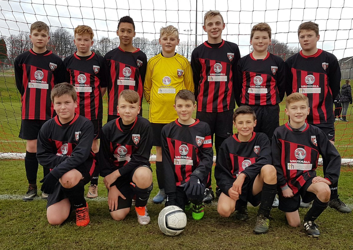 Stuart_Taylor78's tweet photo. @midlincsfooty @louth_oldboysfc u13 Reds through to the Quarter finals. Good luck to @HykehamFC u13 Bees with the rest of their season. ⚽⚽⚽ https://t.co/m7m4gYiGY2