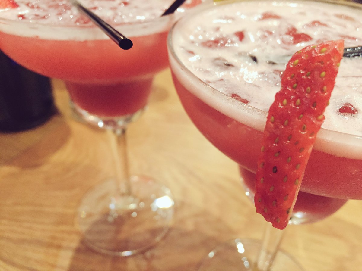Curly__lou's tweet photo. Yummy #cocktails and #food @Ego_Med in #Lytham! #HuddleXmas https://t.co/Ehq64DmqzA