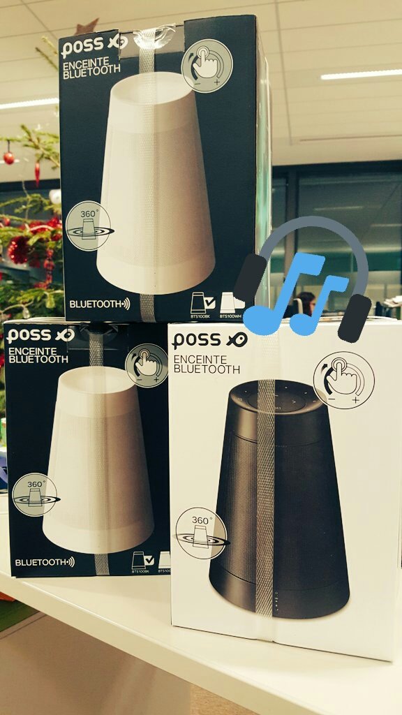 CarrefourFrance's tweet photo. Aujourd'hui on vous fait gagner des enceintes Bluetooth POSS 🔊
RT + Tweetez #UneEnceintePossPourNoel https://t.co/N1BkQeLpmm