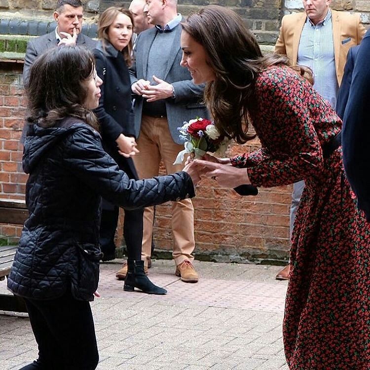 RT_1info's tweet photo. Repost from @abcnews - .
.
 Duchess Kate accepts a posy while attending a Christmas party … https://t.co/Bp2ixM7uB0 https://t.co/kPjAAVnf09