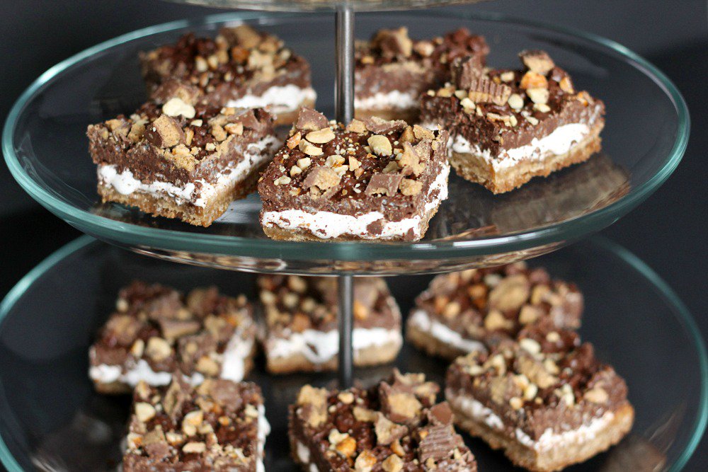 XtremeCouponMom's tweet photo. You have to try my Peanut Butter Chocolate Shortbread S'Mores Bars recipe this holiday season! https://t.co/tMEUSyc0TM #DoYouSpoon https://t.co/V903opHEZP