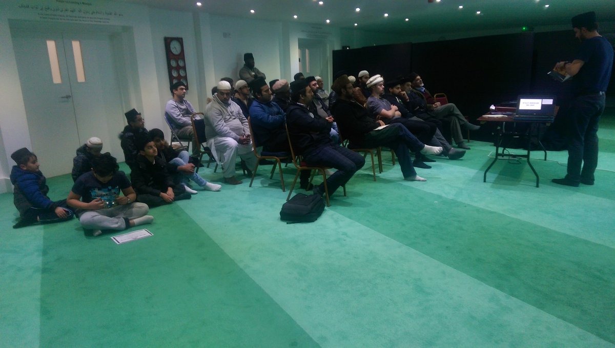 AMA_Crawley's tweet photo. Regional Missionary teaches members  about true sacrifices and serving humanity #noormosque #ahmadiyya #peace #LoveForAllHatredForNone https://t.co/kxCyOBYu1g