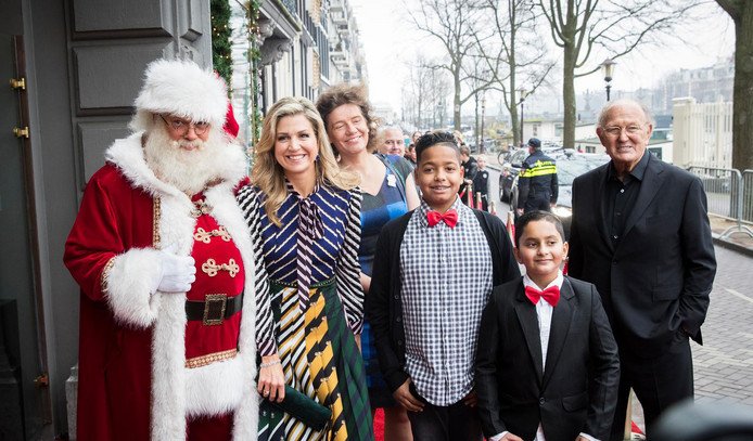 Dynamo020's tweet photo. Trots! #ClubJunior #TeamDapR gastheer voor Koningin #Máxima kerstgala #BZTShow 18 dec 20.30 NPO1 #Dynamo #YoutubeYoungsterdam https://t.co/NhTRGwiMIE