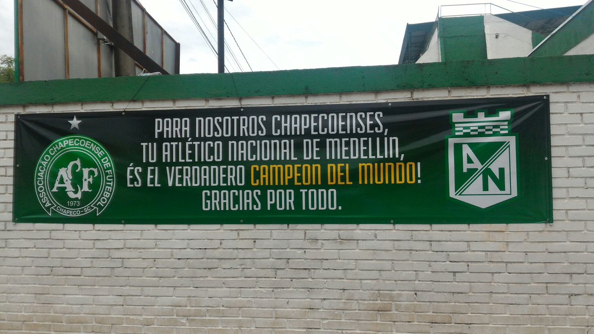 Darlissondutra's tweet photo. "Para nós Chapecoenses, o Atlético Nacional de Medellín é o verdadeiro campeão do mundo. Obrigado por tudo." #forçachape #somostodoschape https://t.co/rddSVOqqd2