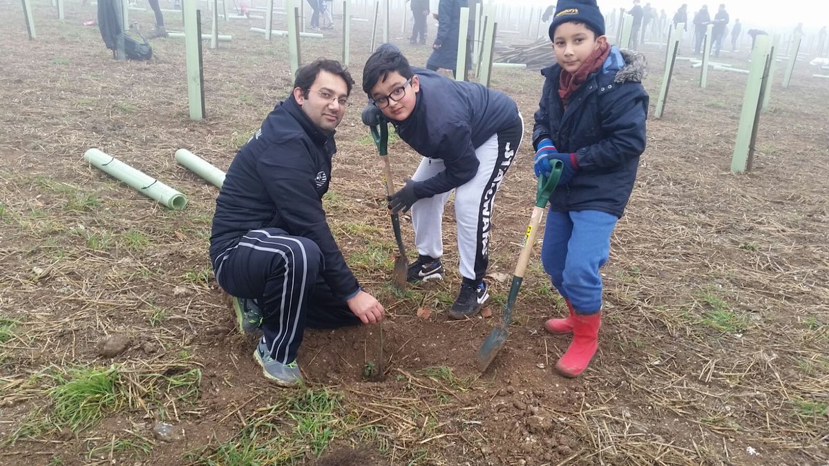 AMA_Crawley's tweet photo. Well done to all the guys for tree planting in Epsom on the weekend, a growing tribute to the First World War @WoodlandTrust https://t.co/tDGlPqrSVW