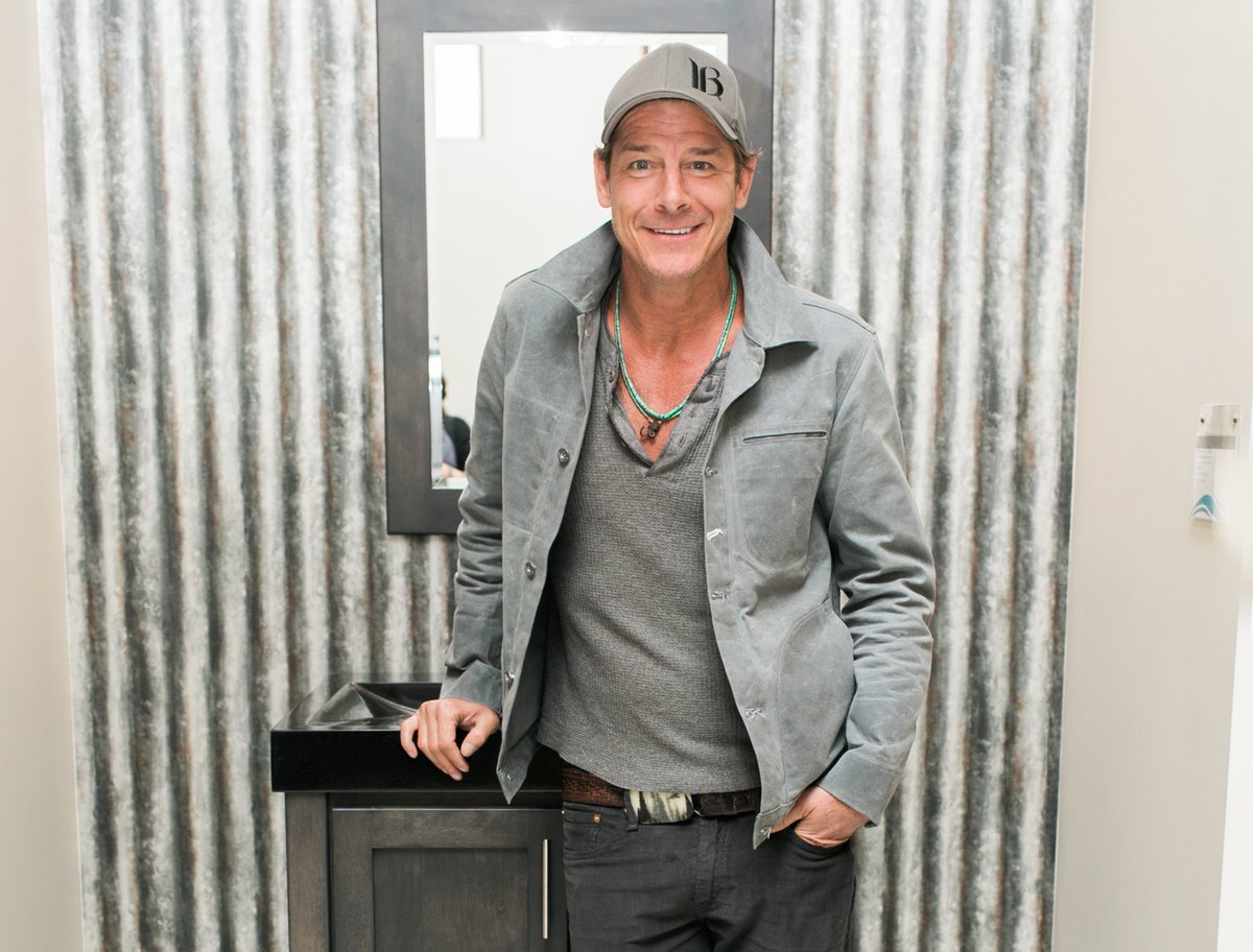 inspirednwi's tweet photo. We spoke with @typennington when he visited NWI this fall, about his career and to pick his brain about home design. https://t.co/p2fbkw7nZl https://t.co/J5NSn58BJw
