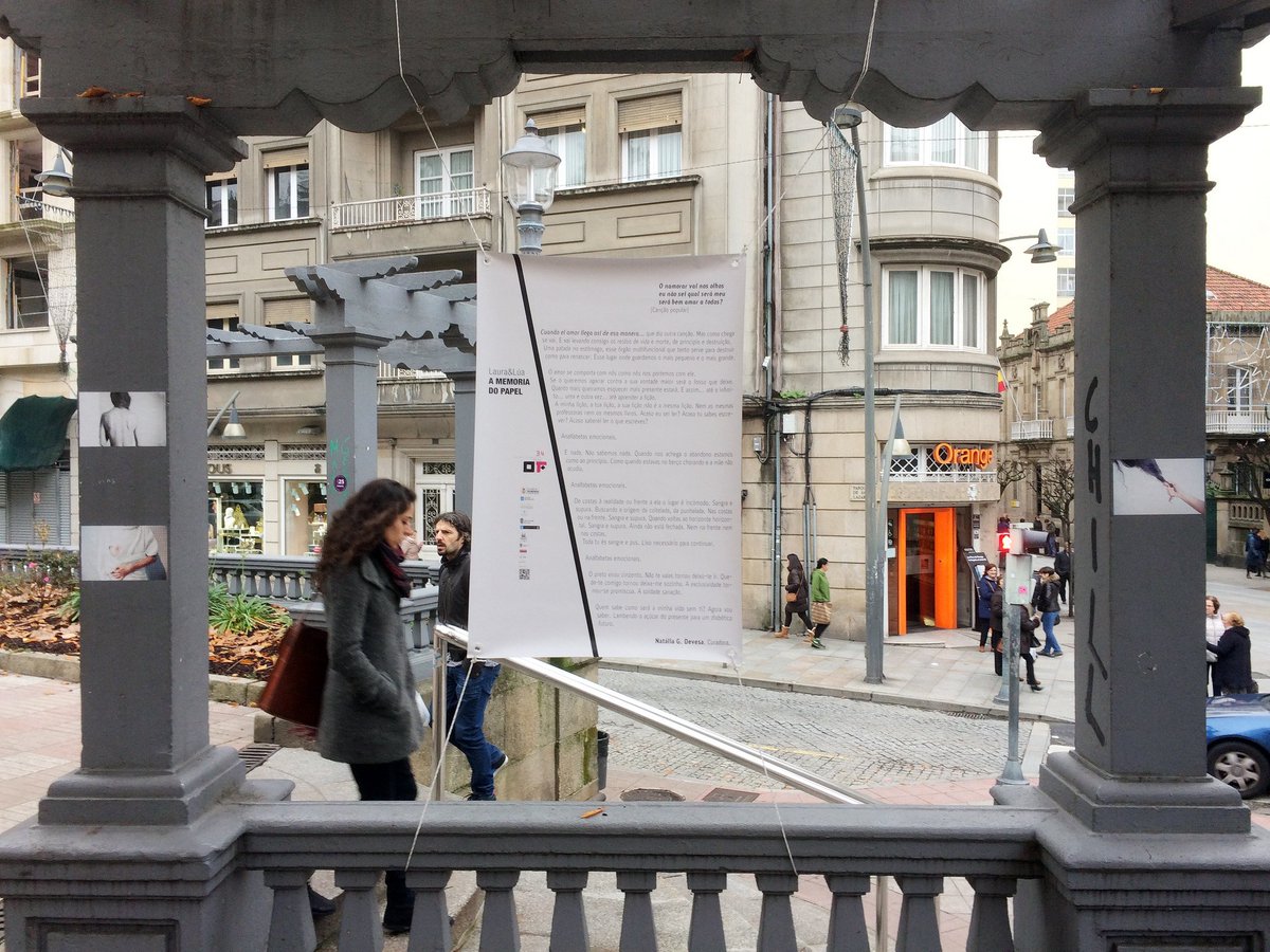 OutonoFoto's tweet photo. 1/2 A MEMORIA DO PAPEL é a exposición de Laura&Lúa curada por Natália G. Devesa que colocamos no Parque de San Lázaro de #Ourense.
#OF2016 https://t.co/RcnIRwHNla