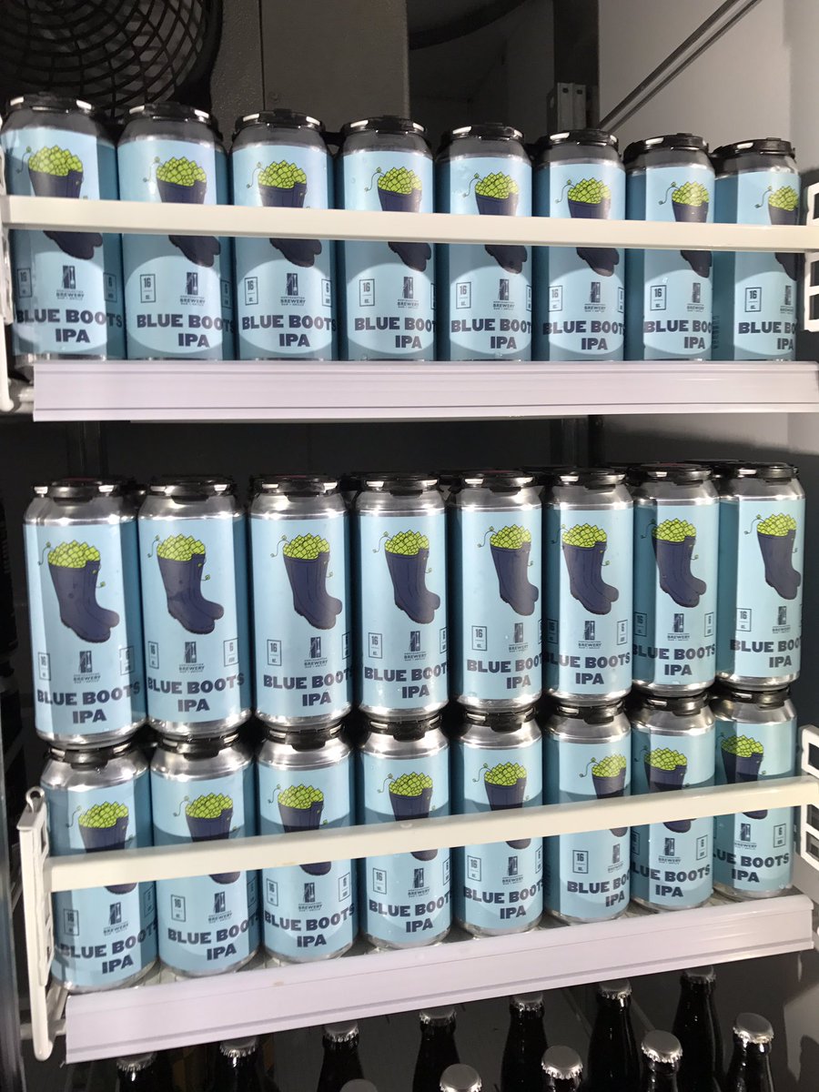 NorthamptonBREW's tweet photo. Give the gift of fresh IPA this holiday season! It's way better than getting socks!! #northamptonbrewery #bluebootsipa #juggernautipa https://t.co/cEHn1nCb9m