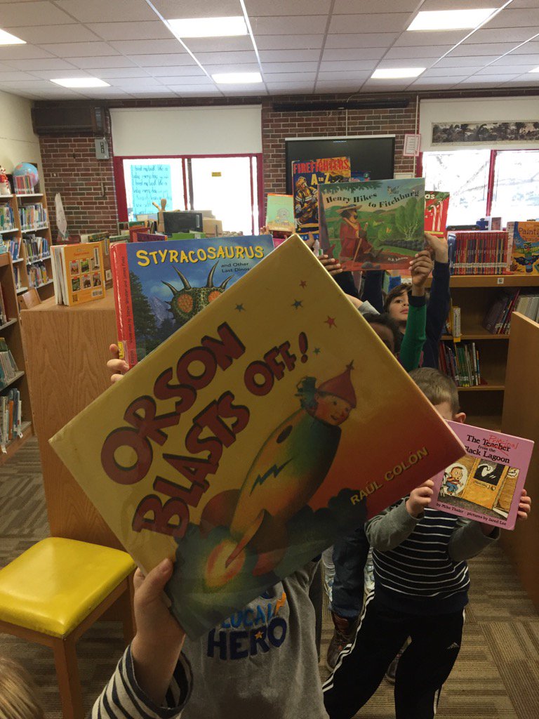 patriciaeyer's tweet image. @WOSnews what a gift❤️#mrssheehyWOS class returned all their library books...again! #libraryWOS