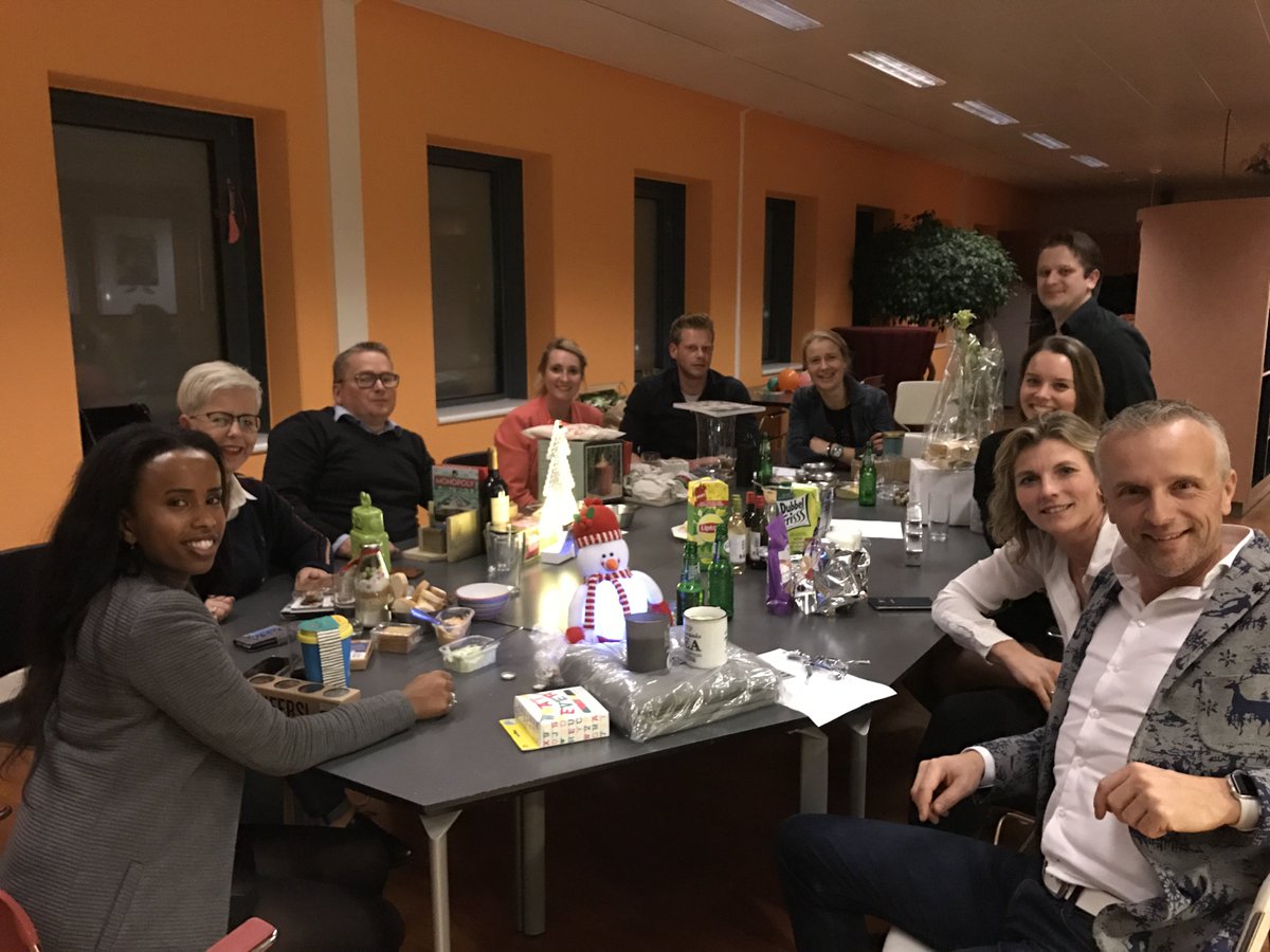 Gezellige afsluiting met het hele team ... kado-dobbelspel ... gelukkig geen videobeelden voorhanden ...op naar cafe jansen 😀😀