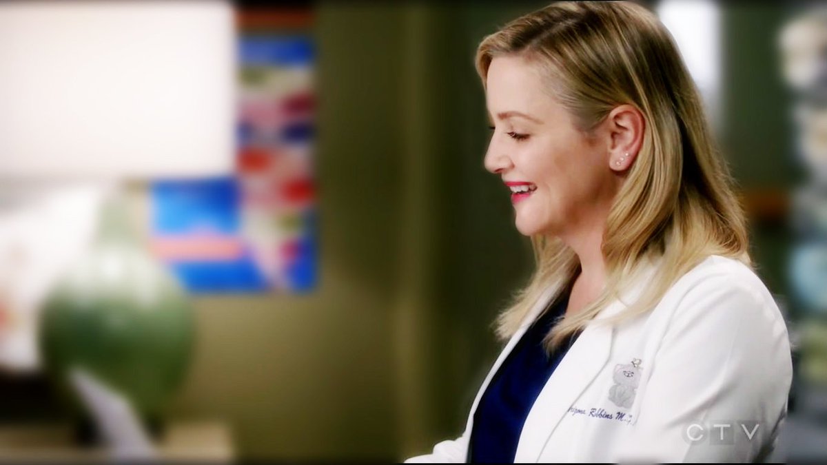 JCapedia's tweet image. #MondayMotivation
1 month to #GreysAnatomy &amp;amp; Arizona come back, and I feel we'll have big surprises in her story line. I can't wait! 👸🏼💞😍