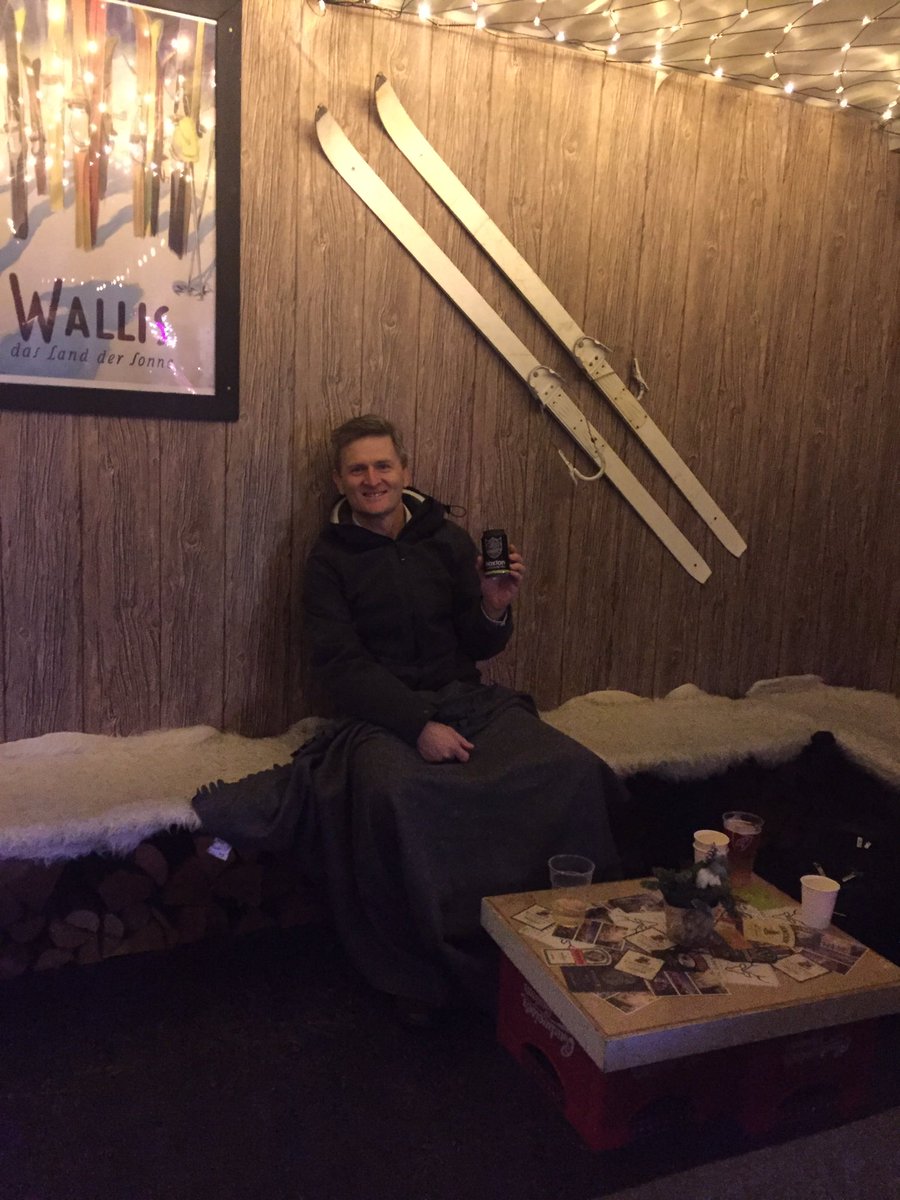 BudvarSimonW's tweet photo. Even for #oldmen. #Cidersmiths sampling at #apresski #hohoho @BudvarUK @BudvarSimon @Cidersmiths @BudvarEmma @BudvarAntony https://t.co/6xBOTbecfA