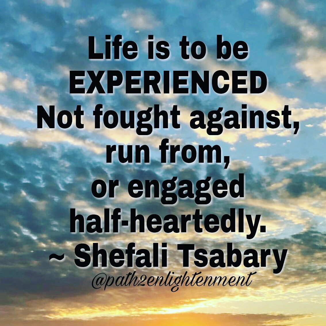 path2lightnment's tweet photo. What are you experiencing today? #mondaymotivation #quote @DrShefali https://t.co/dJxmeZdsn0