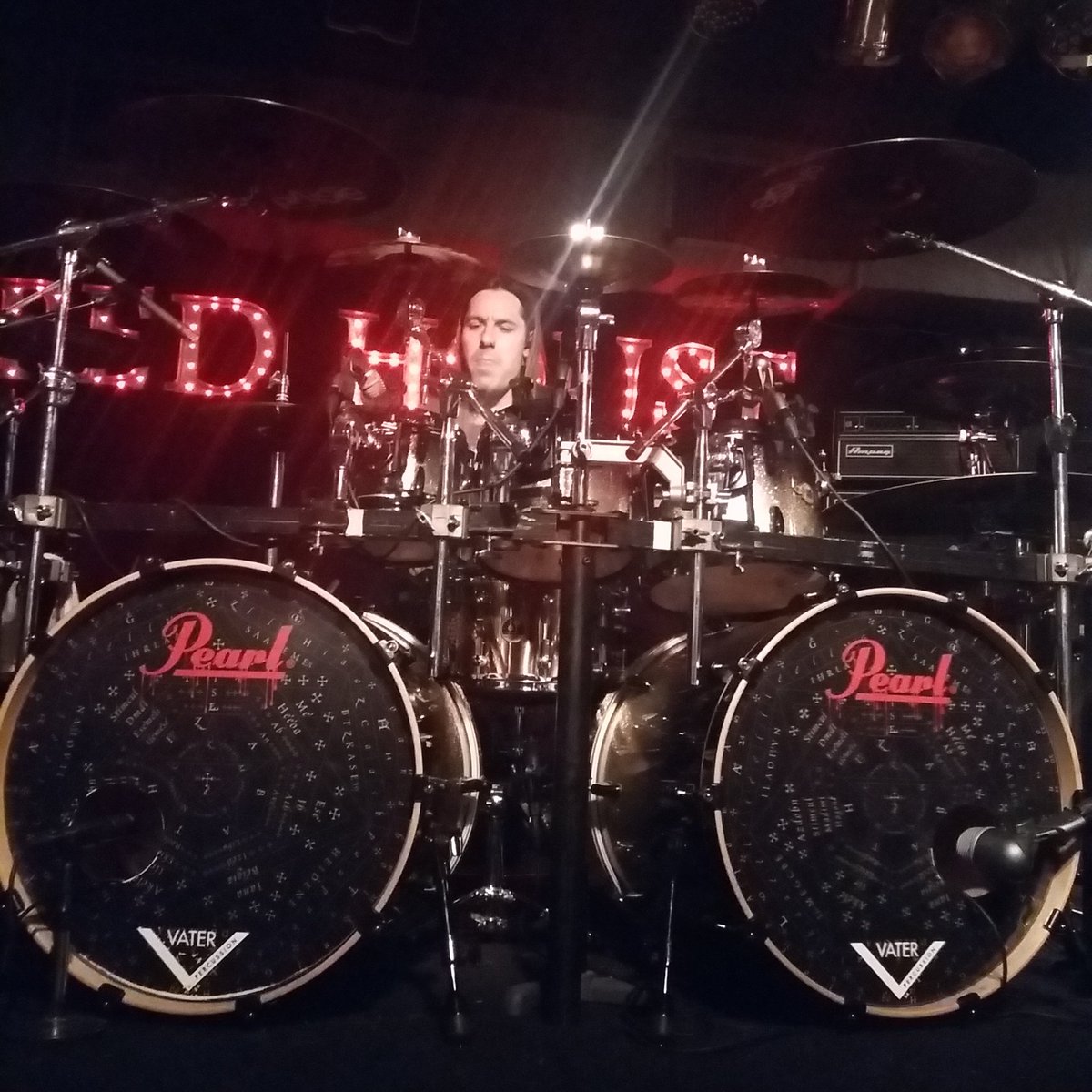 Mariano Martin de <a href="/horcasoficial/">𝗛𝗢𝗥𝗖𝗔𝗦</a> grabando en Red House Studios.