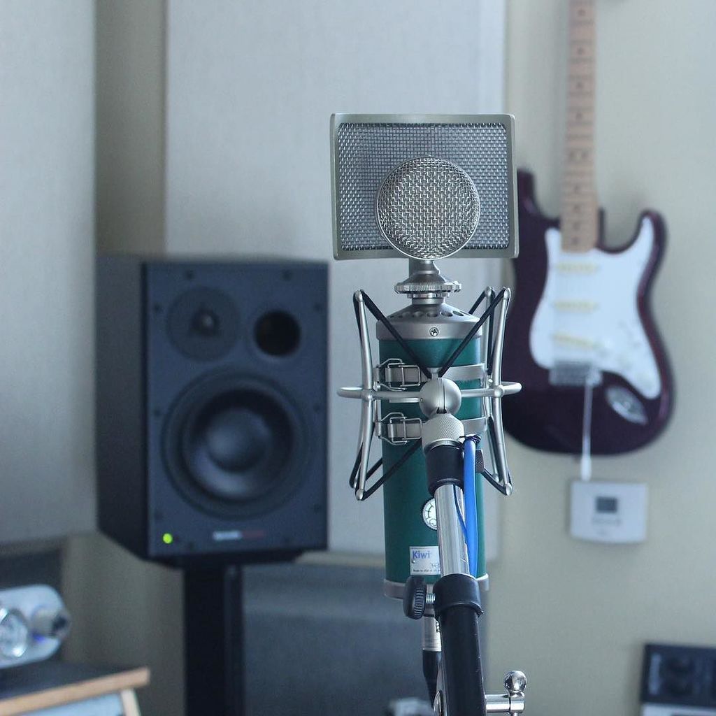 Monday mornings aren't so bad here... ☕️🎤come record with us! .
.
.
.
#studio #blue #bluem… ift.tt/2hS3JOi