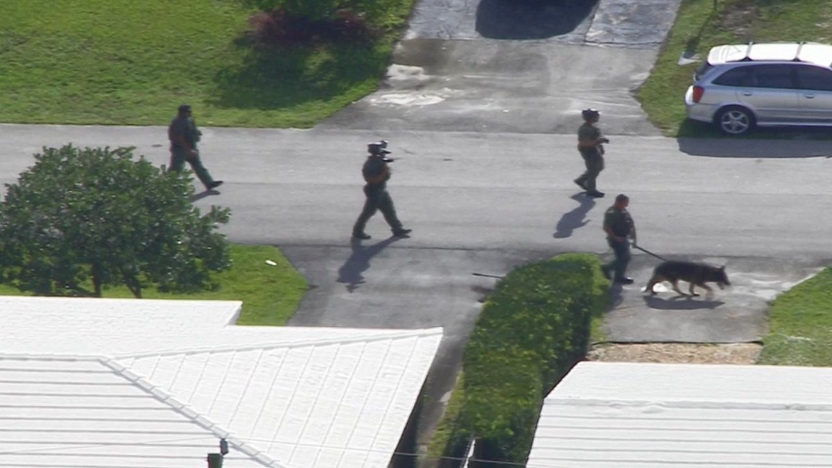 Manhunt underway in Oakland Park after BSO sergeant assaulted bit.ly/2gUgYfR https://t.co/L22N62NGns