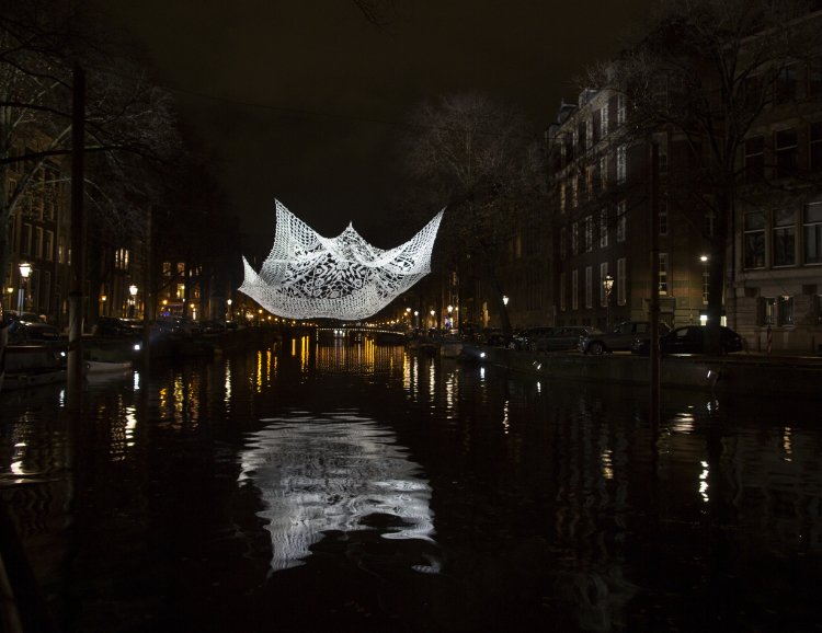 ChoiShineArch's tweet photo. Light art #TheLace by #ChoiShineArchitects installed in Amsterdam until Jan 22nd. https://t.co/d6nvi5ZjPz