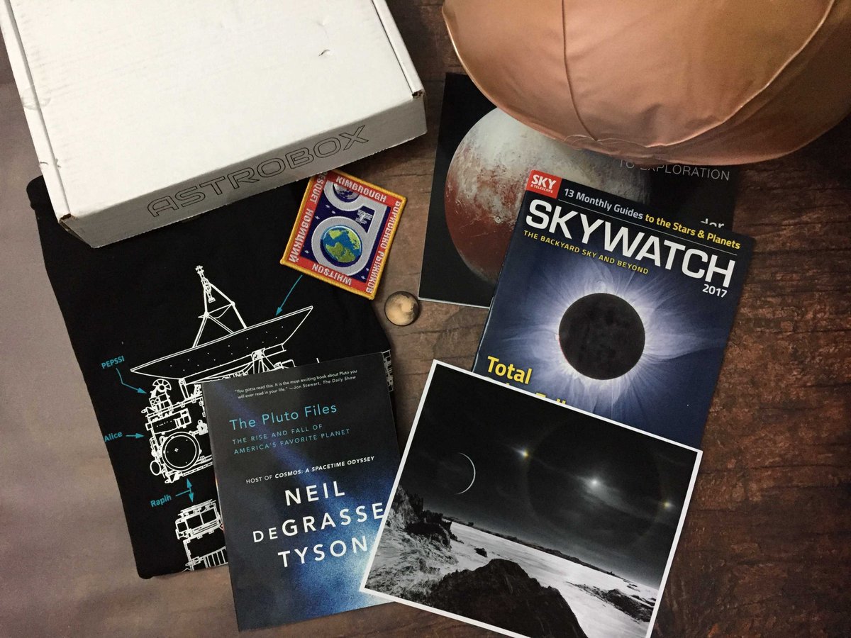 helloboxes's tweet image. #AstroBox Winter 2016 Subscription Box Review - bit.ly/2hjpGVT #subscriptionbox