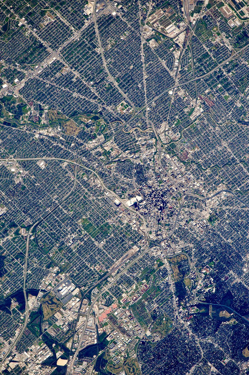IgnazioMagnani's tweet image. 🇺🇸Texas, San Antonio from @Space_Station

📷visibleearth.nasa.gov/view.php?id=87…

🌎@manuginobili @paugasol @tonyparker @IvyRTaylor @COSAGOV @BeDowntown