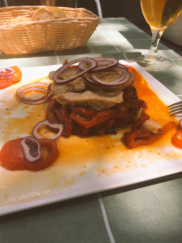 MoncholiRest's tweet photo. #felizsemana + piropos #BeatrizPrieto en #fb "Rico riquísimo!Servicio impecable.Cantidades perfectas.Magnífico #restaurante para recomendar" https://t.co/3j9OBFOwHr
