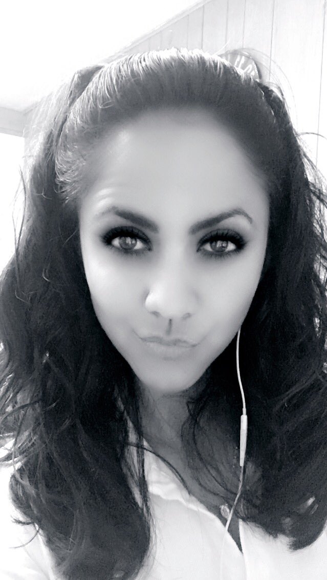 bicha0824's tweet photo. Happy Monday ✌🏻❤️ #snapsaved #monda #workday https://t.co/6jmTGs0Xev