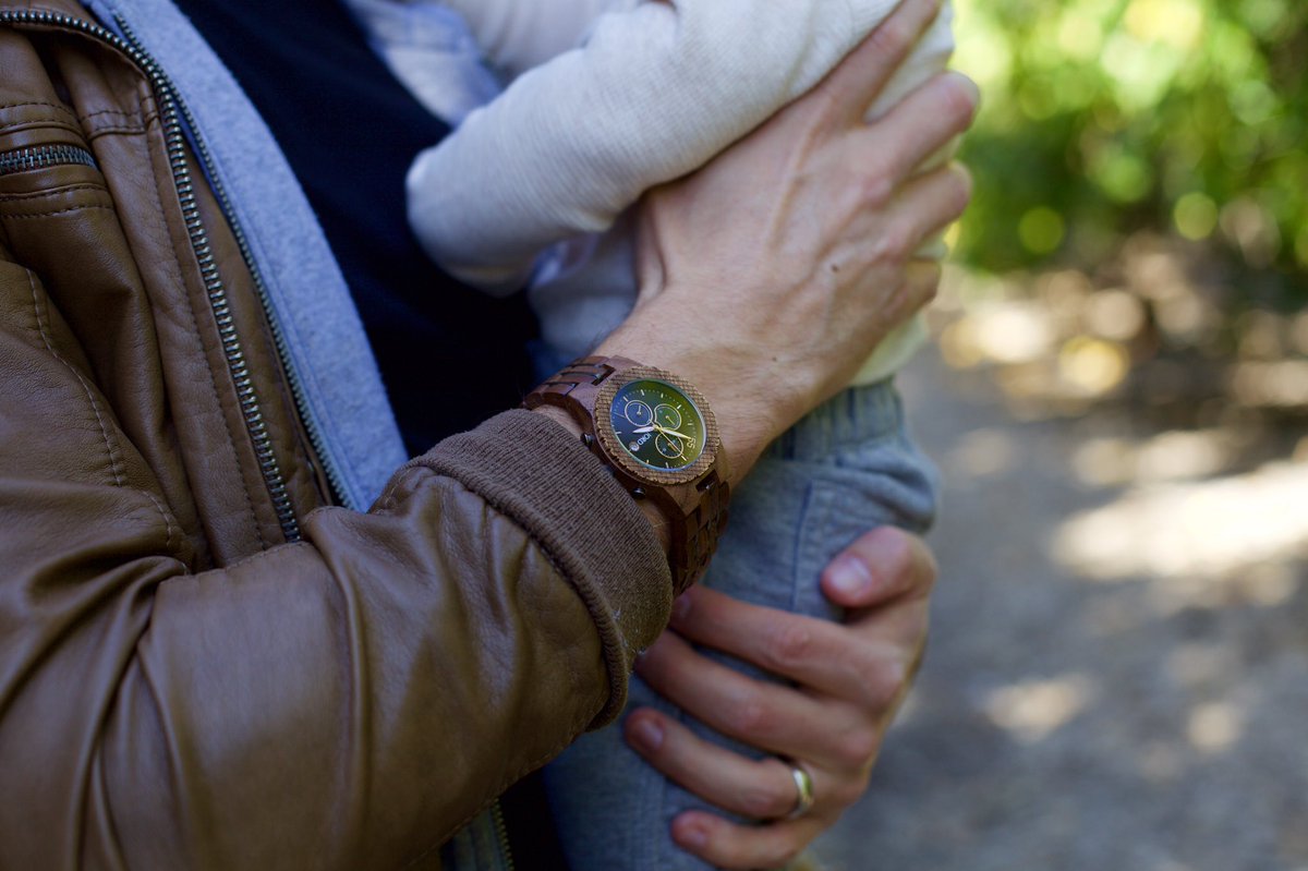 This stunning wood watch is the perfect gift this holiday &amp; it's pretty darn stylish too @woodwatches_com