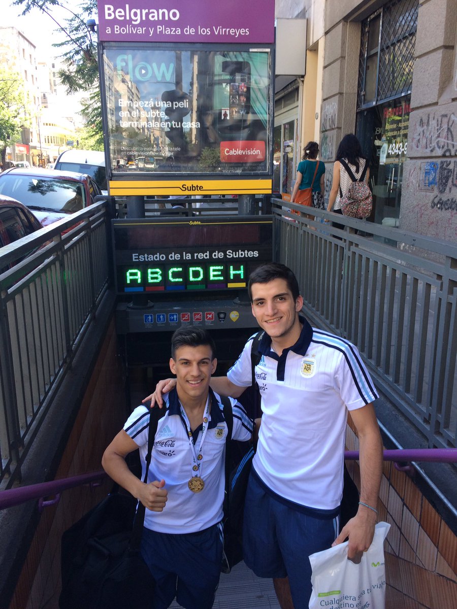 Campeones de América con <a href="/Argentina/">🇦🇷 Selección Argentina ⭐⭐⭐</a>, pero con la humildad siempre adelante. <a href="/Nahue_6/">Nahuel Bontempo</a> y @JuampyCuello viajan en <a href="/basubte/">BA Subte</a> con la 🥇en el pecho