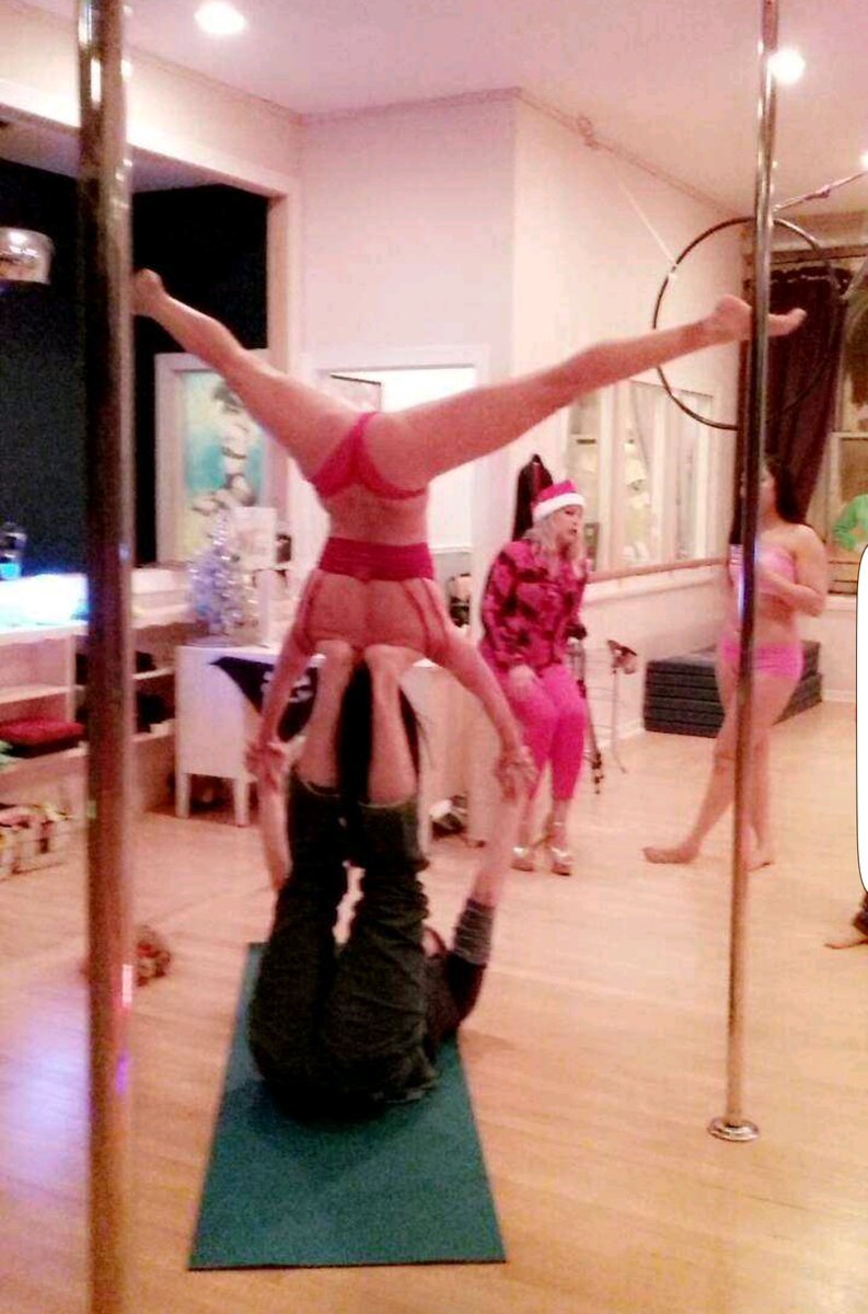 NikitaDances's tweet photo. It's been so long since I've done any acro! https://t.co/pCU2BKGCiD