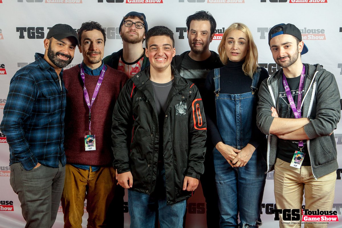 FireHairFR's tweet photo. Photocall avec l'équipe de @DeadLandes ( et @MrFloBer dans #DeadFloor y'a de la teub ) https://t.co/xUQjGW8OtG