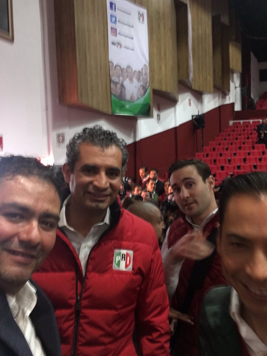 MadariagaConrad's tweet photo. La lectura de hoy: UNIDOS SOMOS INVENCIBLES, vamos con #LaGranRedSocial @EnriqueOchoaR @carlosiriarte_ VAMOS A GANAR EL 17!! https://t.co/WiMJbNhhfi