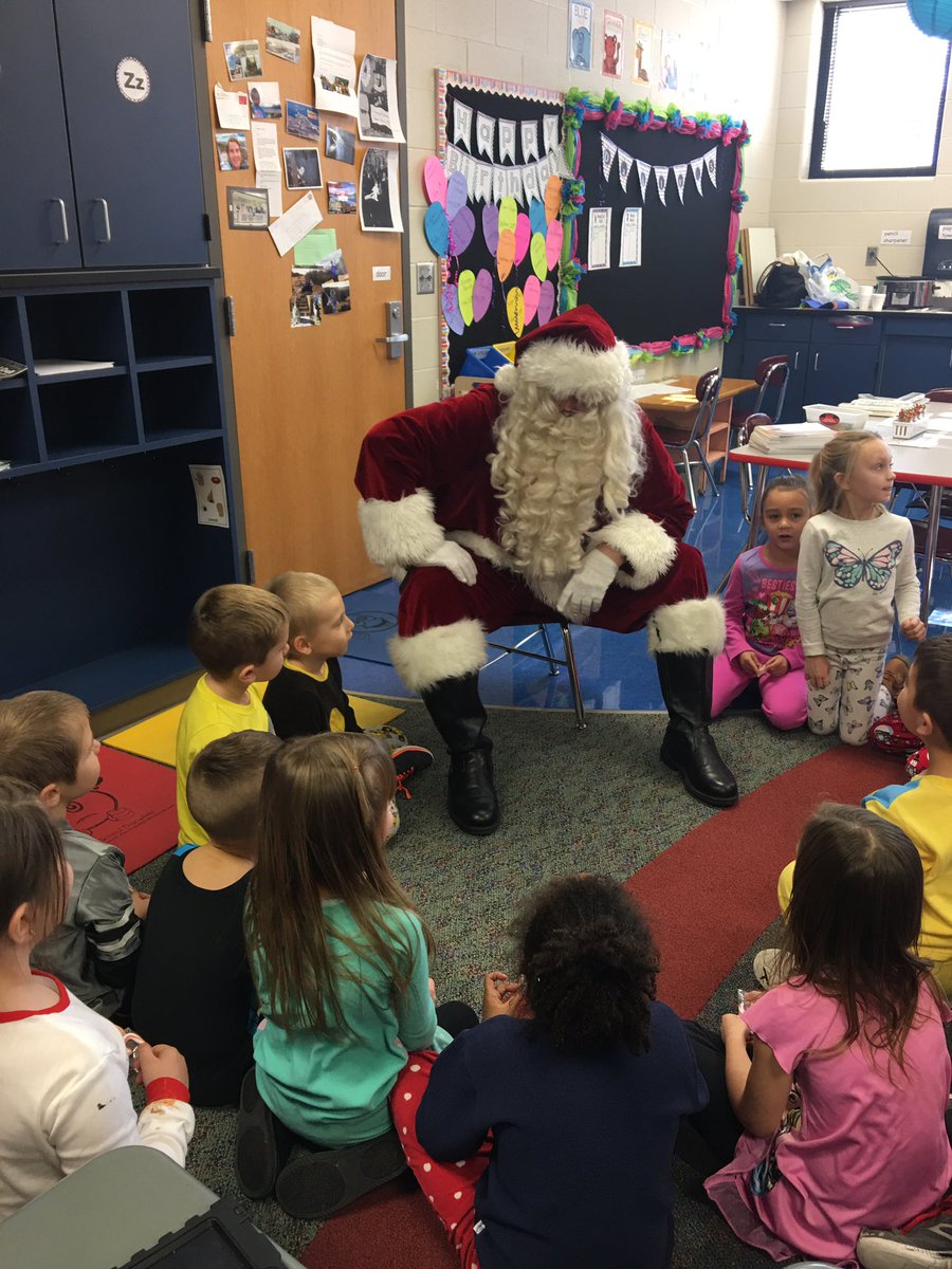 HESSwathers's tweet image. Santa is coming to town. #excitementintheair #bookgifts