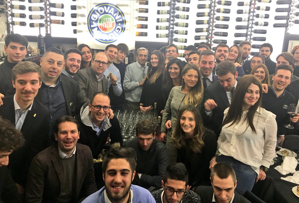 fi_giovani's tweet photo. Un grande successo la #cenadinatale di @FIGLazio con @AngieCalabria !! #NoiConSilvio! @LucaZaccari @gasparripdl @ForzaItalia_RM https://t.co/CZXSZiMXO2