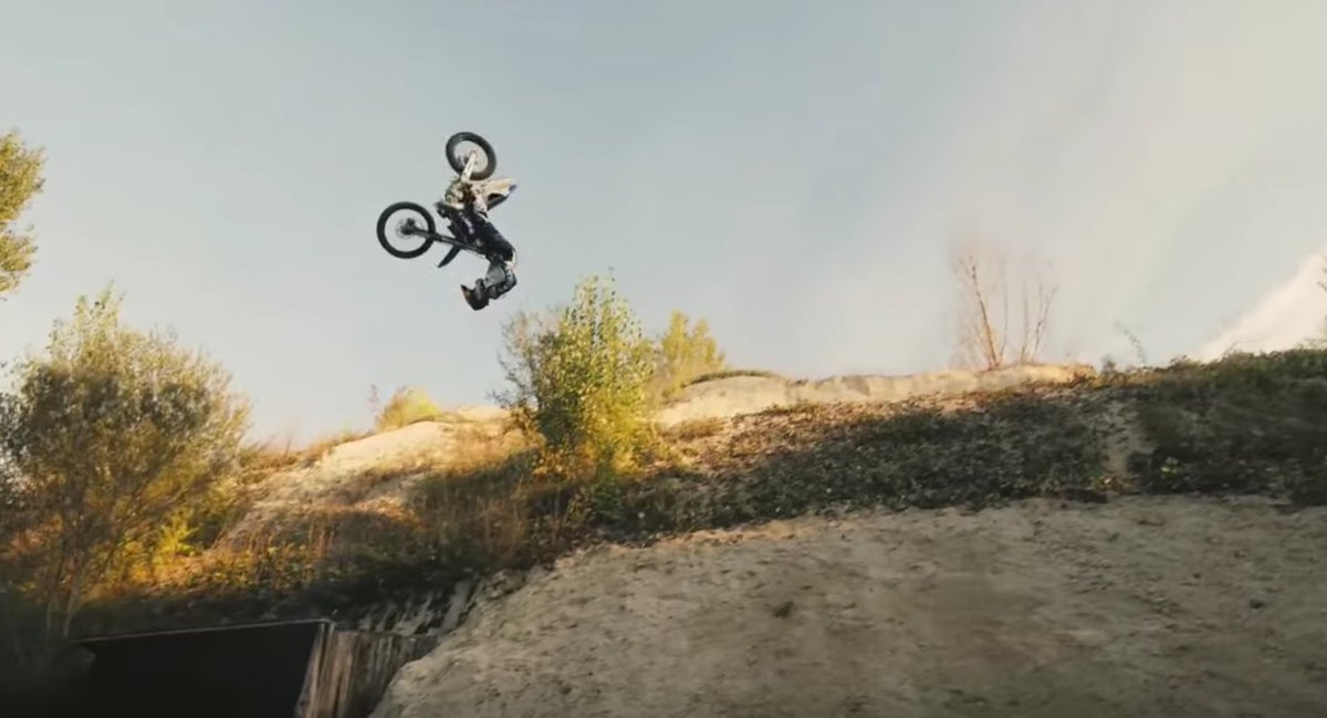 MotocrossNews's tweet photo. Tom Pages | HOMEWORX - Gnarliest two minutes of FMX ever? https://t.co/qCErw0T6b9 https://t.co/gM4eWGf5rw