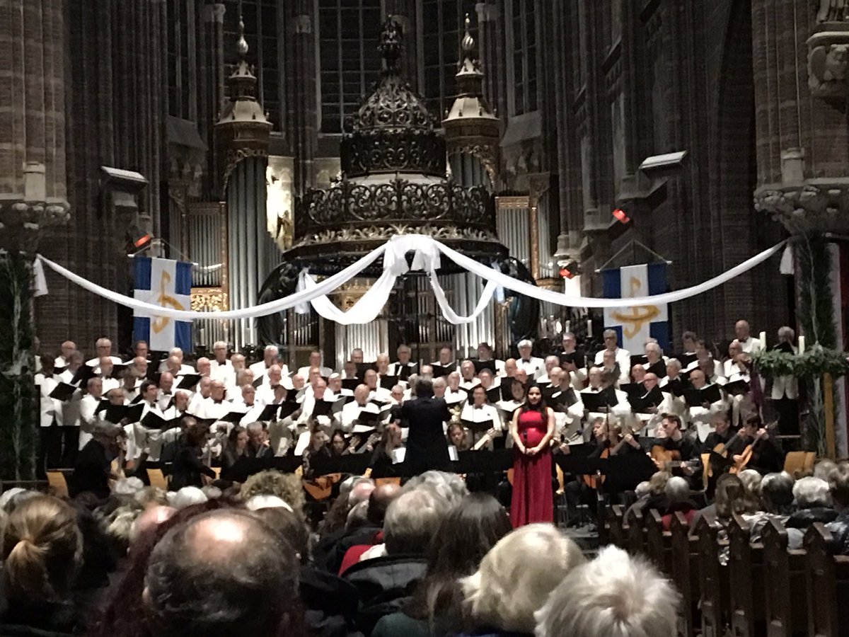 Kerstconcert Groot Mannenkoor Zwolle! Zing je tot slot Ere zij god en vrede op aarde... als ik dan nieuws zie uit #Berlijn #dubbelgevoel