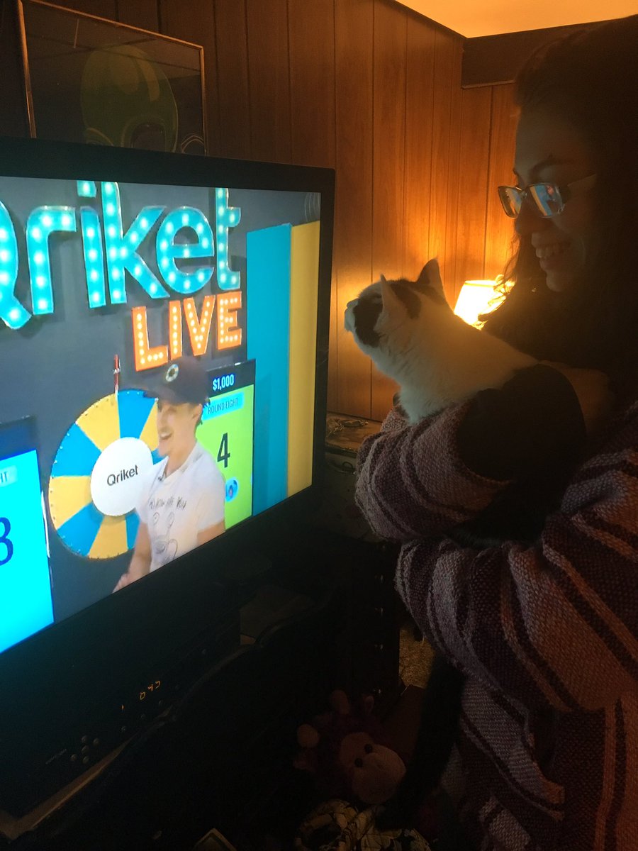 Enviro_Elk's tweet photo. #QriketLIVE @jcomparel with @clochotzki97 on the screen! Woohoo https://t.co/ZwR6n5wJRv