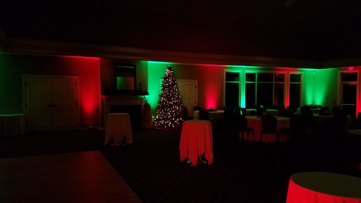 Im setup for Oak Meadows Golf Coarse Christmas Party. #lifeofadj #ChristmasWeek