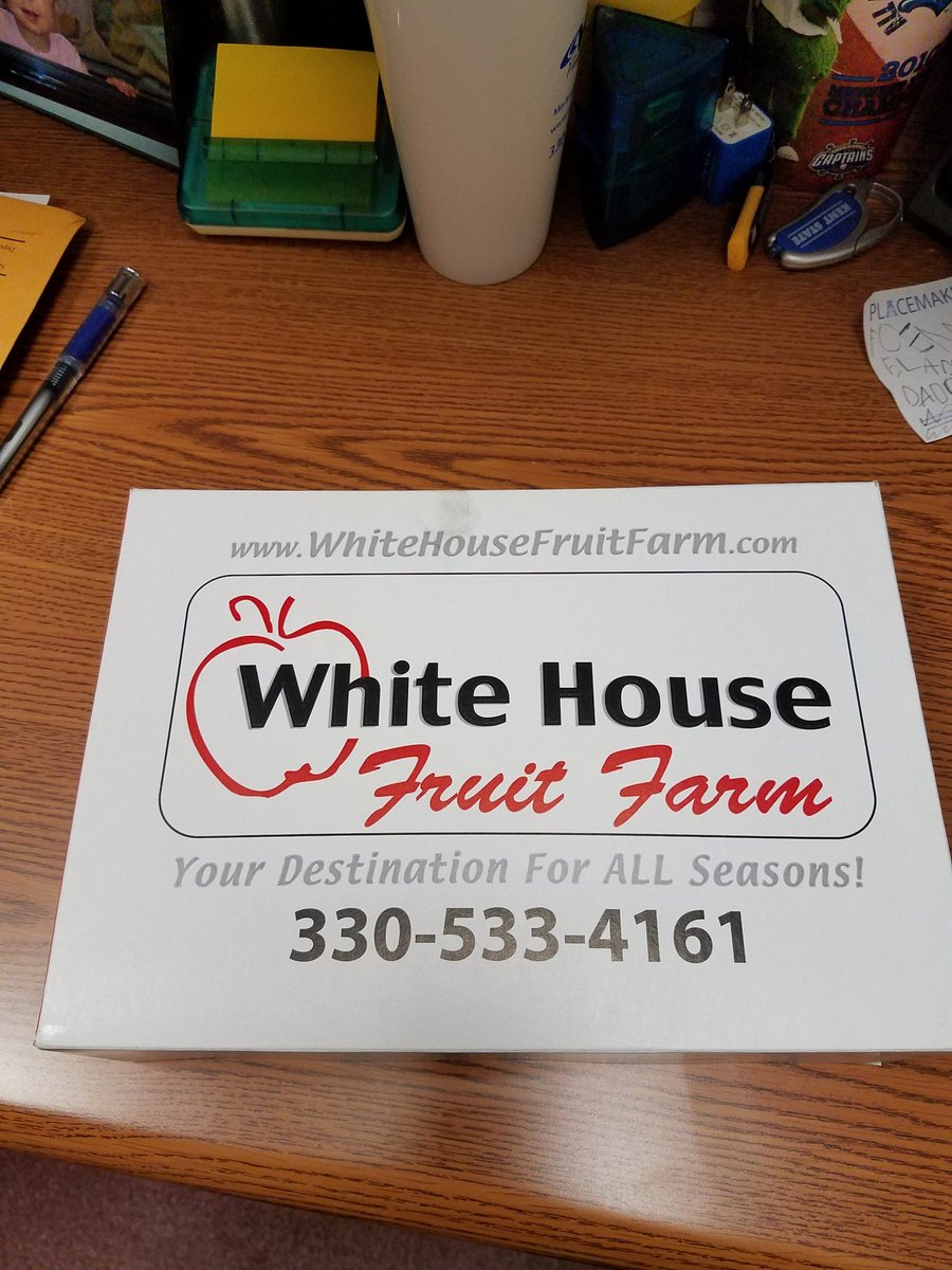 Tirottasaurus42's tweet photo. Reason #1 why @MTBksu is my favorite advancement/development person of all time #whitehousedonuts #yum #blueberry #redvelevet #applemaple https://t.co/kU5afs3dmt